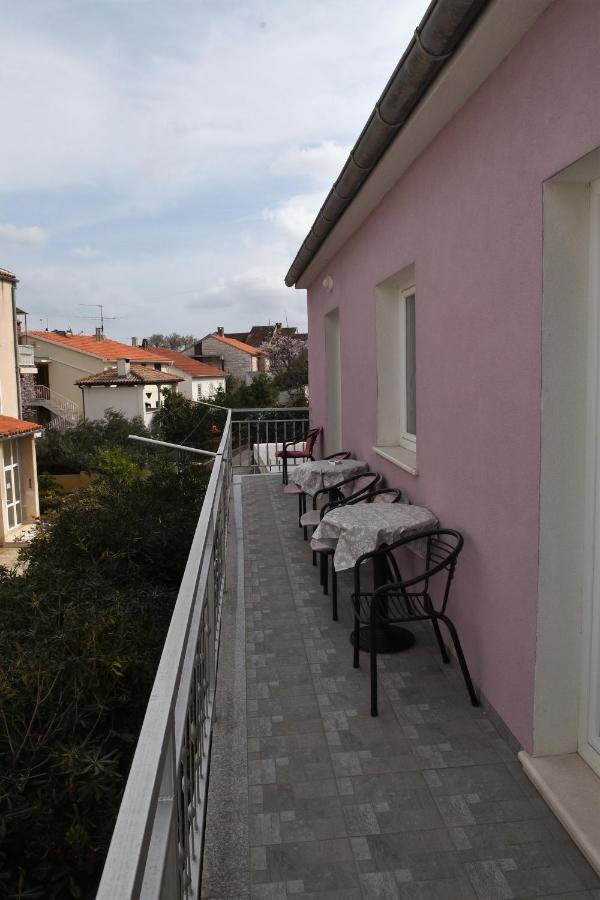 Apartment Manigo Supetar Exteriör bild